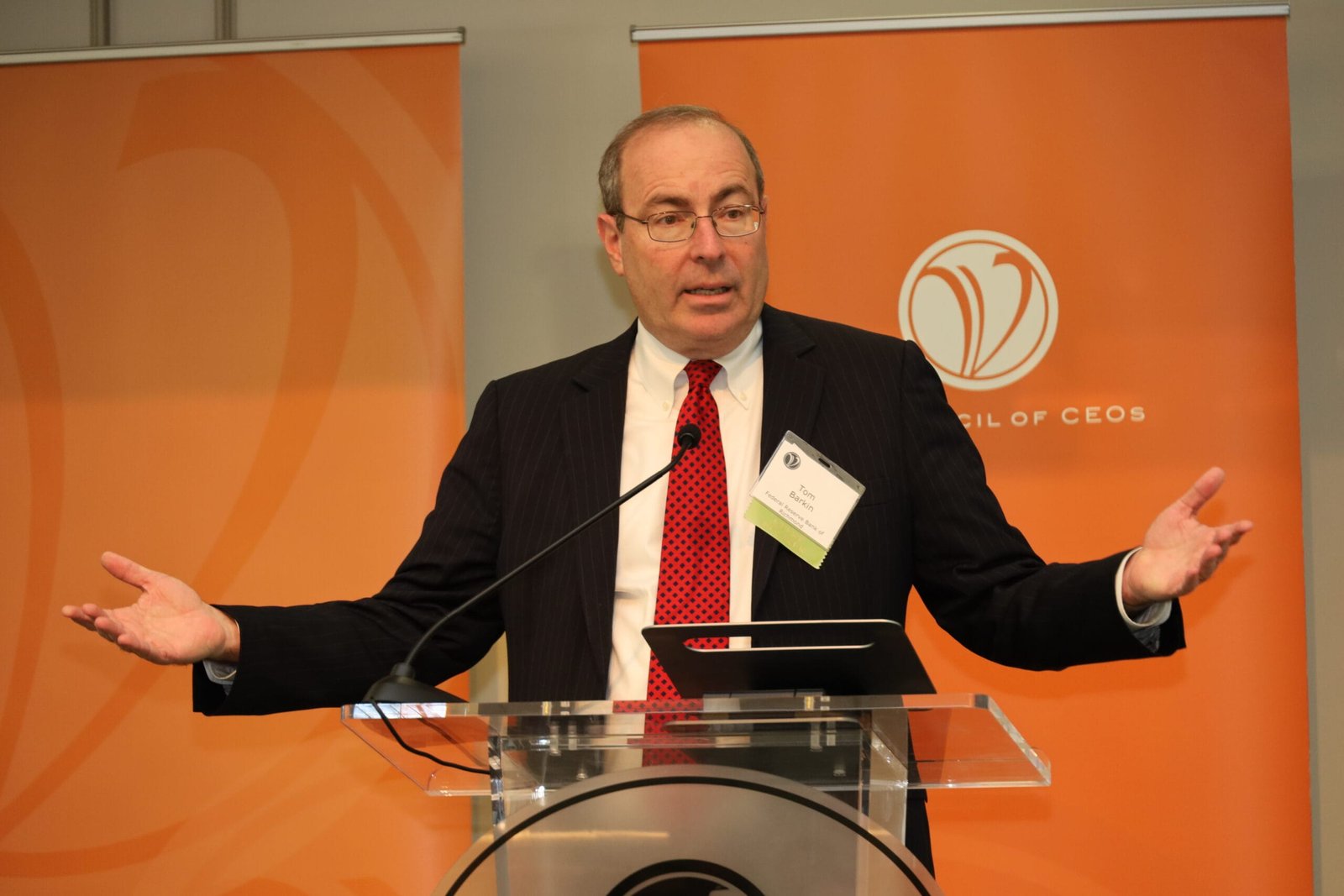 The Fed: Suku Bunga Tergantung Seberapa Lama Perang Berlangsung